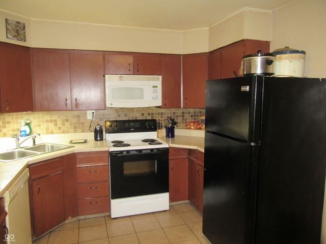 1118 S Morgantown Road, Greenwood, IN 46143