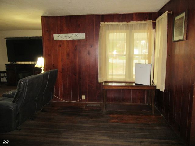 1118 S Morgantown Road, Greenwood, IN 46143