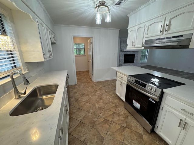 4066 Kingston Court, Saraland, AL 36571