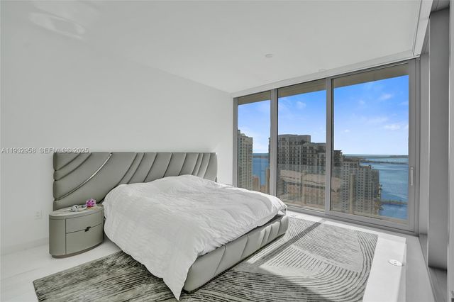 300 Biscayne Boulevard Way 3304C, Miami, FL 33131