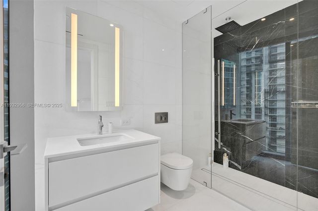 300 Biscayne Boulevard Way 3304C, Miami, FL 33131