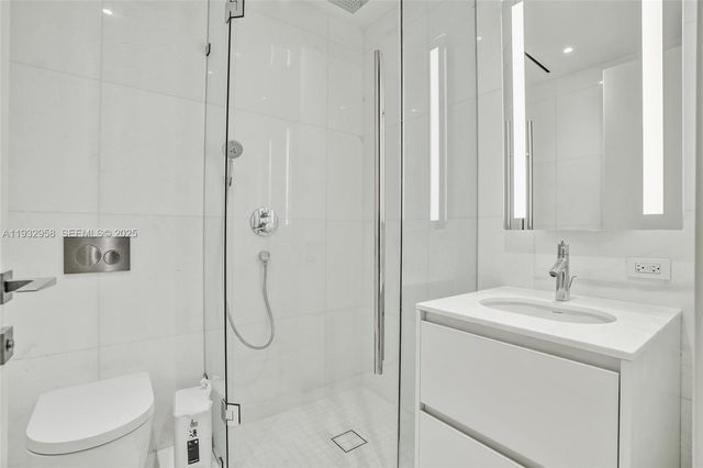 300 Biscayne Boulevard Way 3304C, Miami, FL 33131