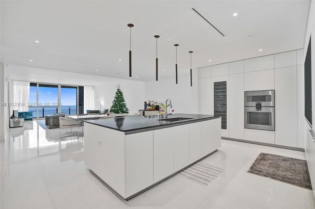 300 Biscayne Boulevard Way 3304C, Miami, FL 33131