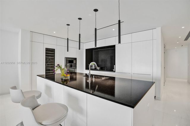 300 Biscayne Boulevard Way 3304C, Miami, FL 33131