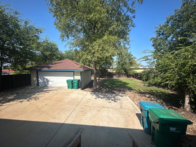 111 S Wood Street, Ferris, TX 75125