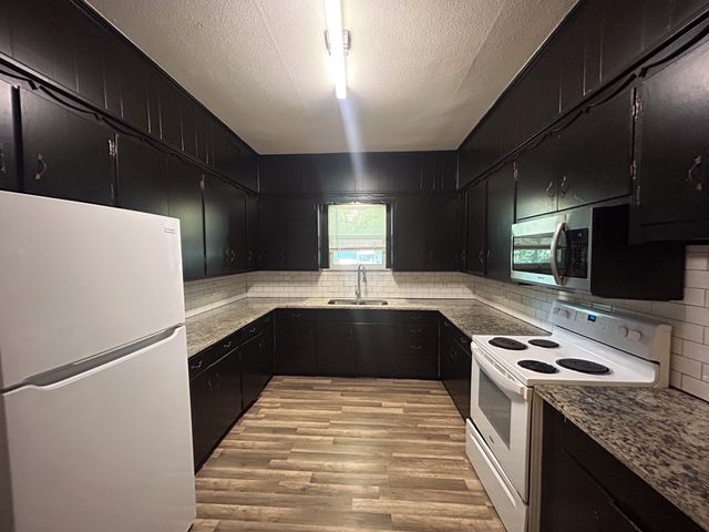 111 S Wood Street, Ferris, TX 75125