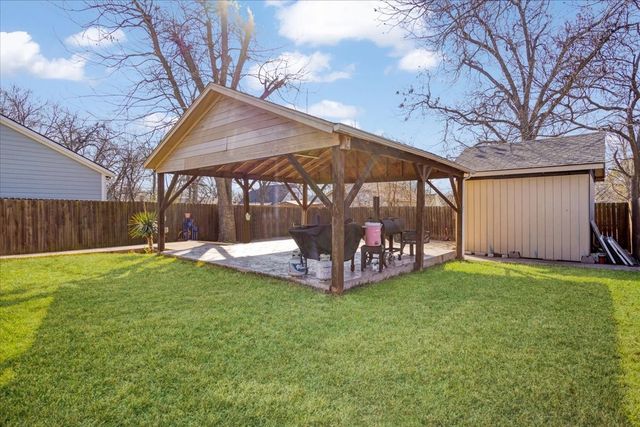 1122 S Hazelwood, Sherman, TX 75090