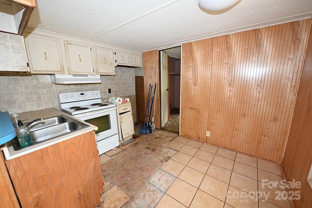 2334 Rainbow Heights Circle, Lenoir, NC 28645