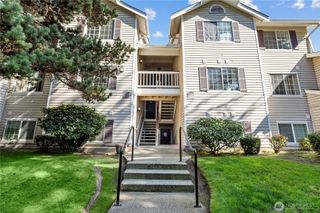 19230 Forest Park Drive NE #K-335, Lake Forest Park, WA 98155