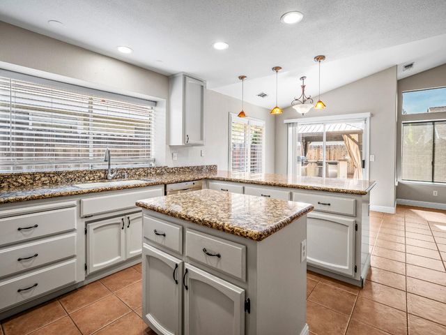 7104 Beaver Falls Way, Elk Grove, CA 95758