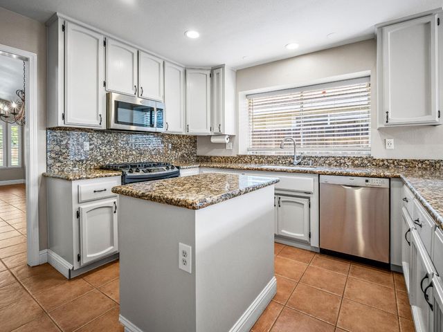 7104 Beaver Falls Way, Elk Grove, CA 95758