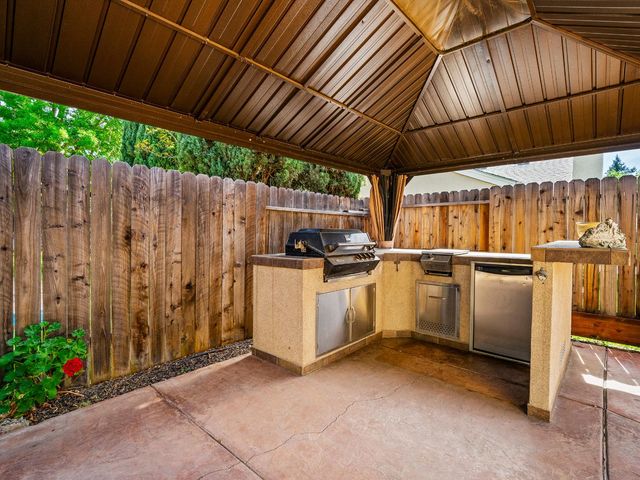 7104 Beaver Falls Way, Elk Grove, CA 95758