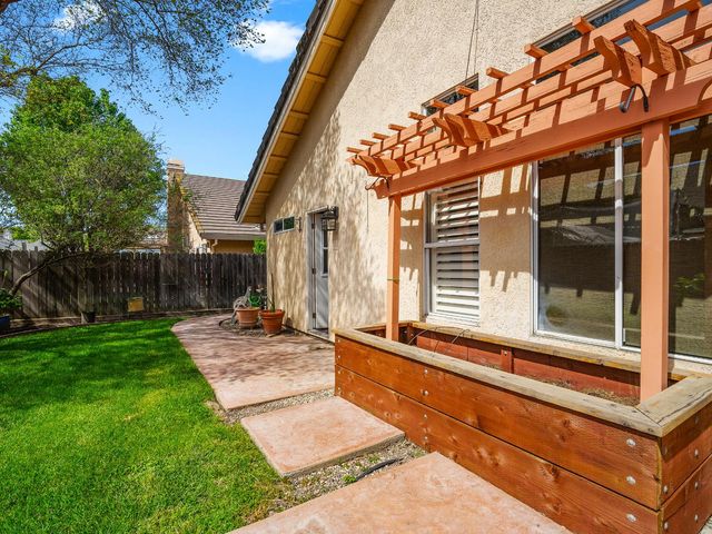 7104 Beaver Falls Way, Elk Grove, CA 95758