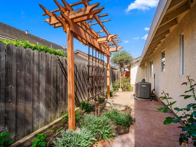 7104 Beaver Falls Way, Elk Grove, CA 95758