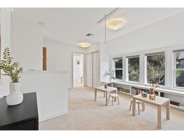 1912 Ne 11TH Ave, Portland, OR 97212