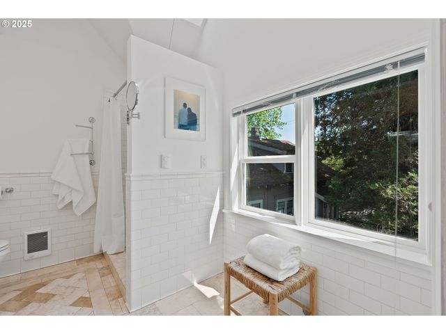 1912 Ne 11TH Ave, Portland, OR 97212