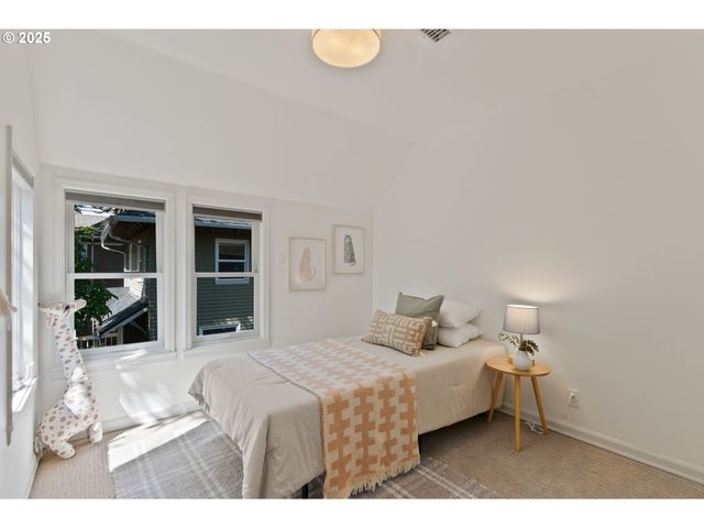 1912 Ne 11TH Ave, Portland, OR 97212