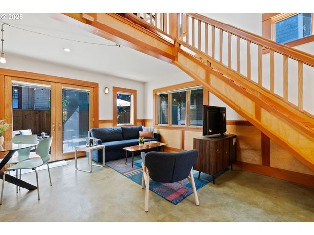 1912 Ne 11TH Ave, Portland, OR 97212