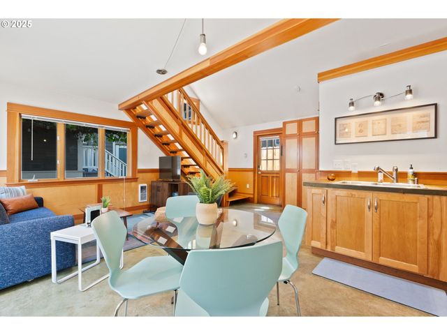 1912 Ne 11TH Ave, Portland, OR 97212