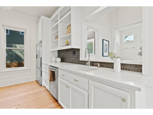 1912 Ne 11TH Ave, Portland, OR 97212