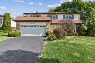 1016 W Brittany Drive, Arlington Heights, IL 60004