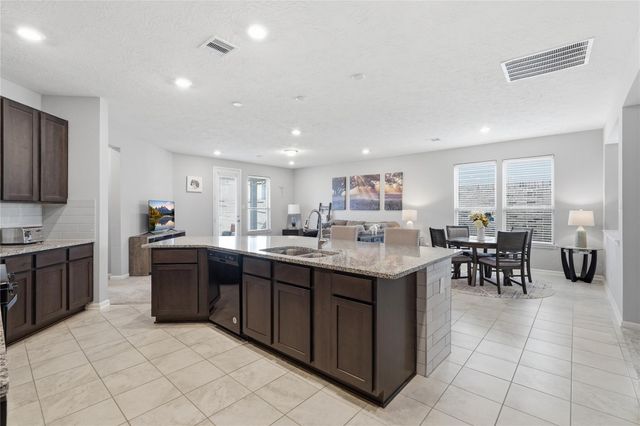 3912 Eagle Nest Lake Lane, Magnolia, TX 77354