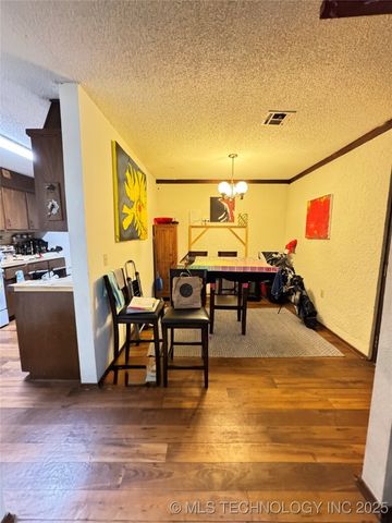 4517 S Gum Avenue, Broken Arrow, OK 74011