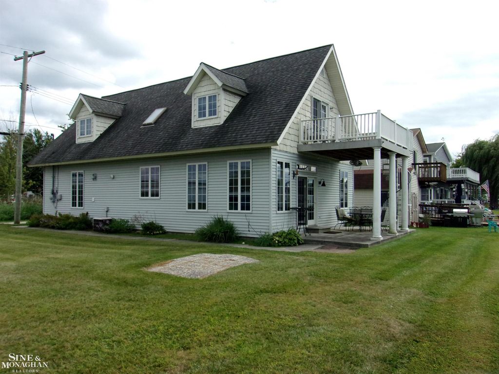 7258 Bedore Highway, Harsens Island, MI 48028