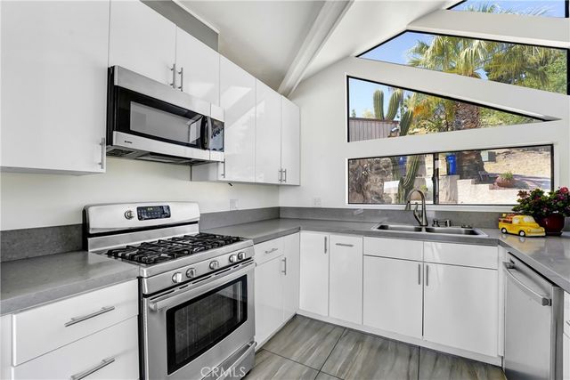 8742 Azul, West Hills, CA 91304