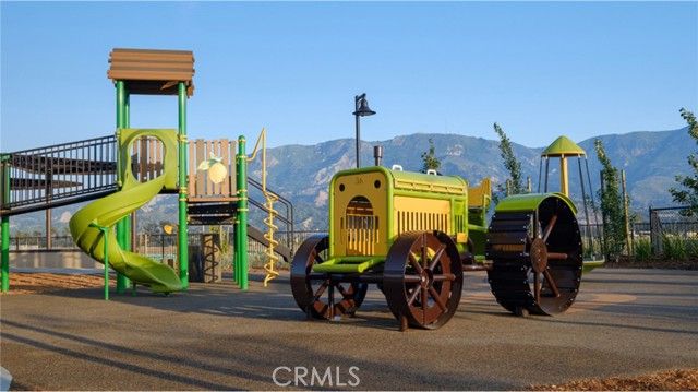 2046 Pyrenes Place, Santa Paula, CA 93060