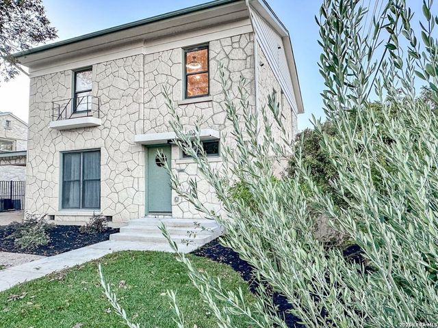 102 LUTHER DR, Olmos Park, TX 78212