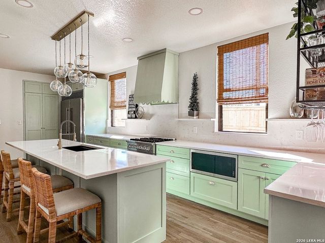 102 LUTHER DR, Olmos Park, TX 78212