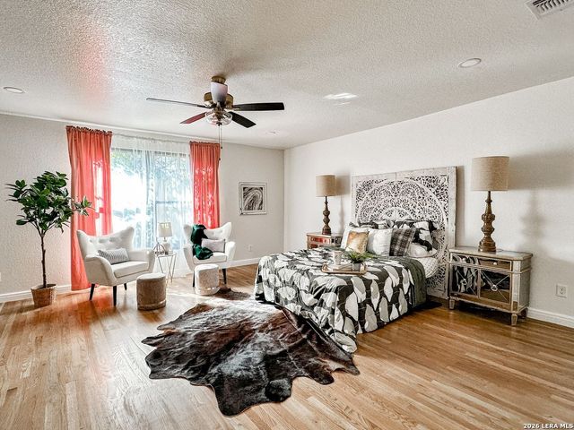 102 LUTHER DR, Olmos Park, TX 78212