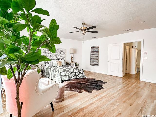 102 LUTHER DR, Olmos Park, TX 78212