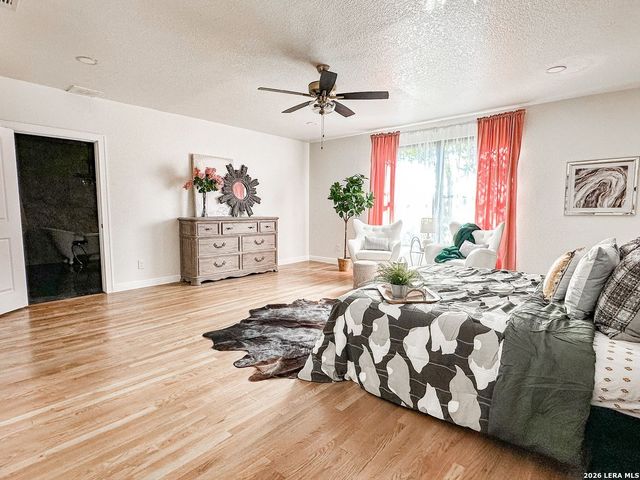 102 LUTHER DR, Olmos Park, TX 78212