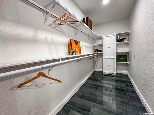 102 LUTHER DR, Olmos Park, TX 78212