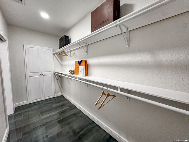 102 LUTHER DR, Olmos Park, TX 78212