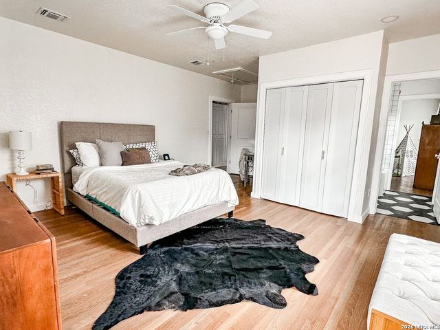 102 LUTHER DR, Olmos Park, TX 78212