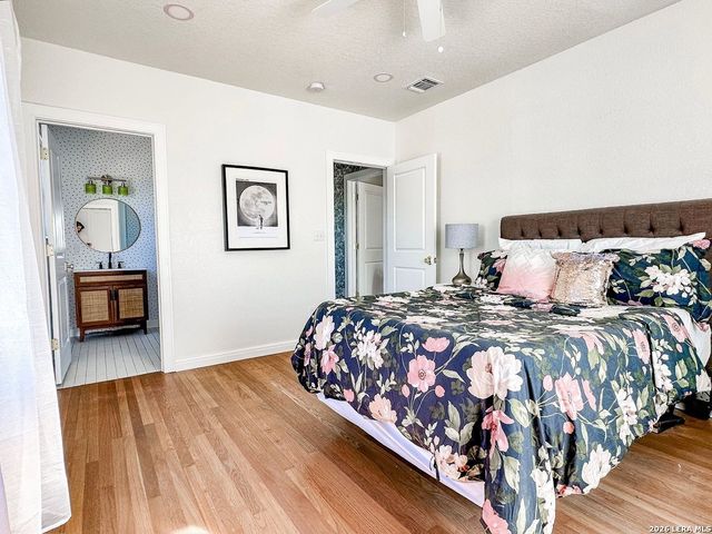 102 LUTHER DR, Olmos Park, TX 78212