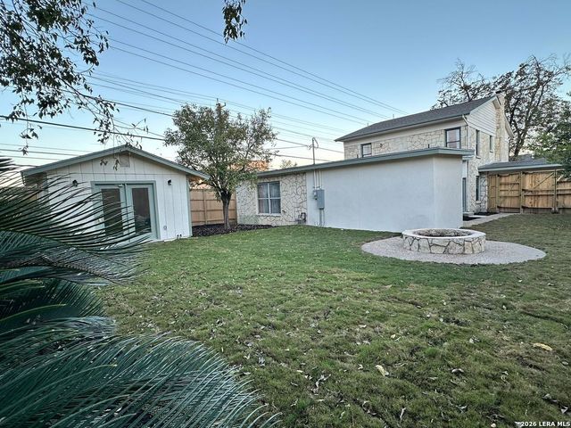 102 LUTHER DR, Olmos Park, TX 78212