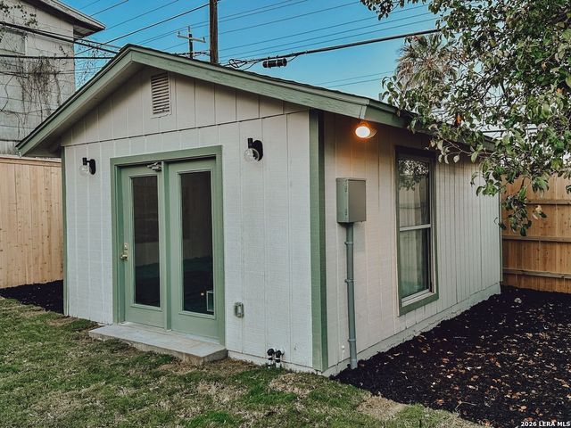 102 LUTHER DR, Olmos Park, TX 78212