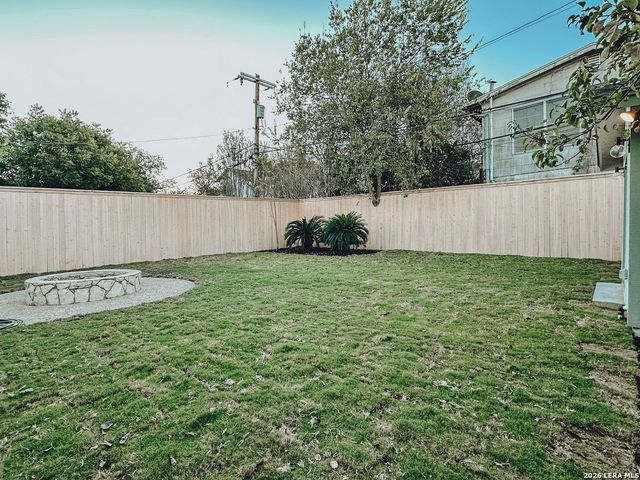 102 LUTHER DR, Olmos Park, TX 78212
