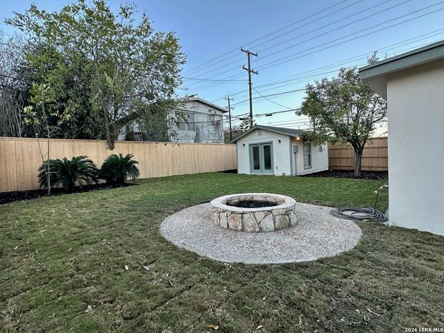 102 LUTHER DR, Olmos Park, TX 78212