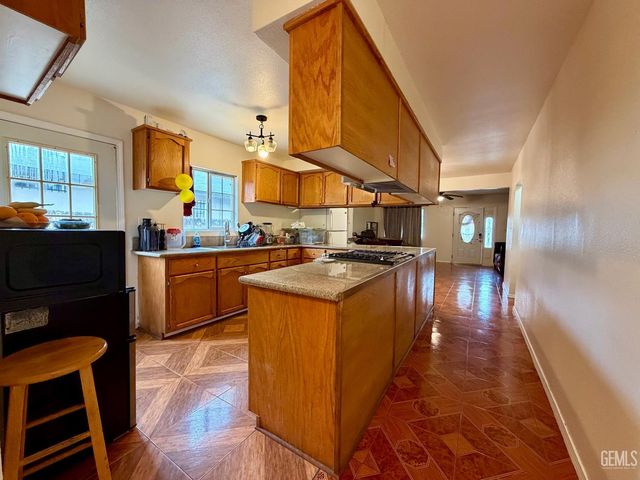 917 P Street, Bakersfield, CA 93304