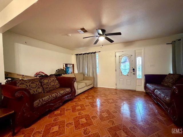 917 P Street, Bakersfield, CA 93304