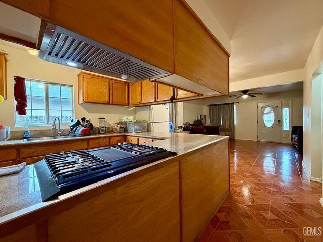 917 P Street, Bakersfield, CA 93304