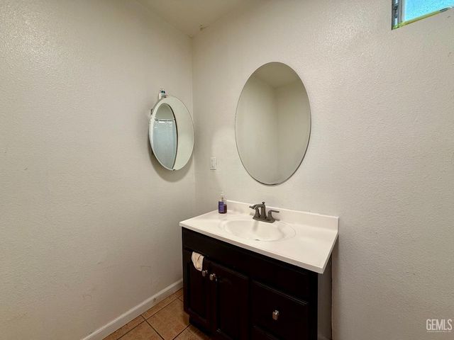 917 P Street, Bakersfield, CA 93304