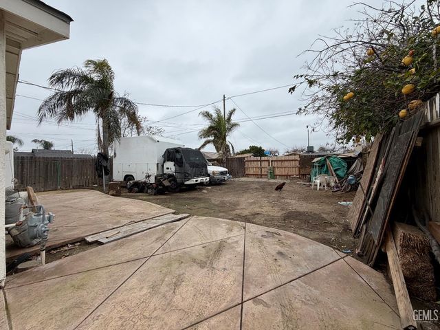 917 P Street, Bakersfield, CA 93304