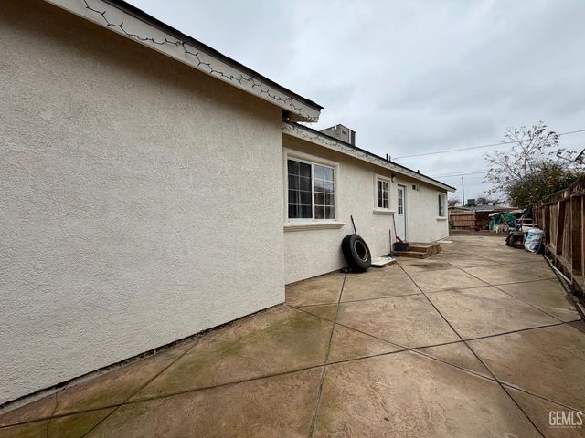 917 P Street, Bakersfield, CA 93304