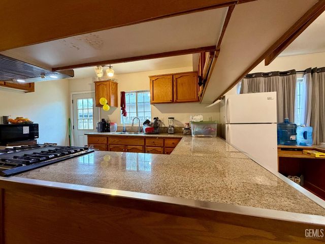 917 P Street, Bakersfield, CA 93304